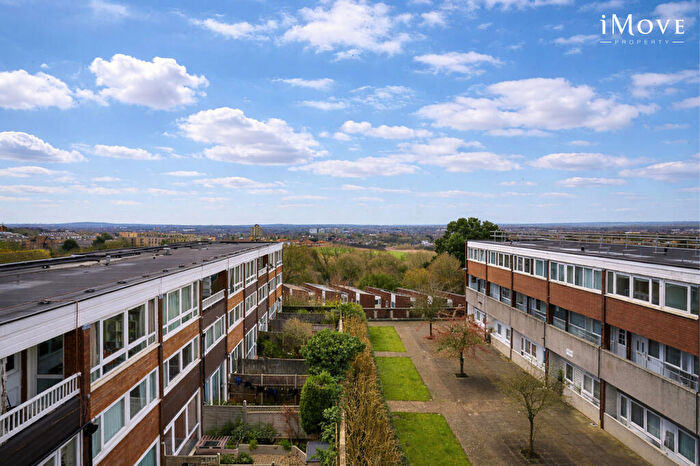 2 Bedroom Flat For Sale In Sylvan Road, SE19