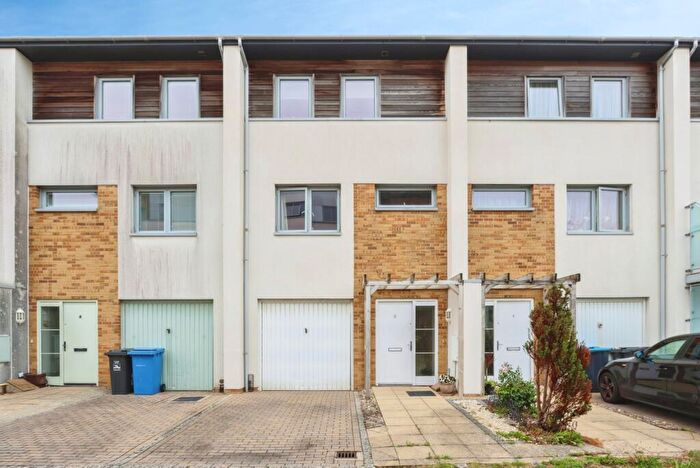 3 Bedroom Town House For Sale In Broomhill Way, Poole, Dorset, BH15