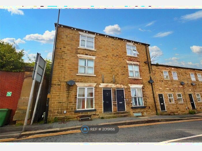 Studio To Rent In High Street, Morley, Leeds, LS27