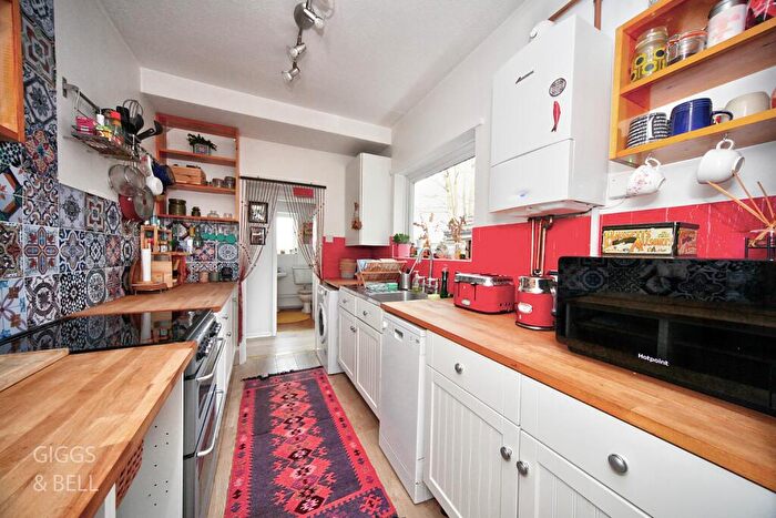 3 Bedroom Terraced House For Sale In St. Saviours Crescent, Luton, Bedfordshire, LU1