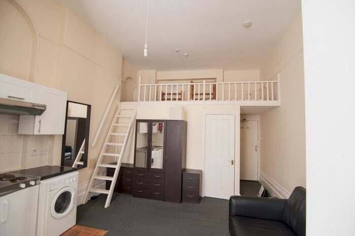 Studio To Rent In Cromwell Road, Earls Court, London, SW5