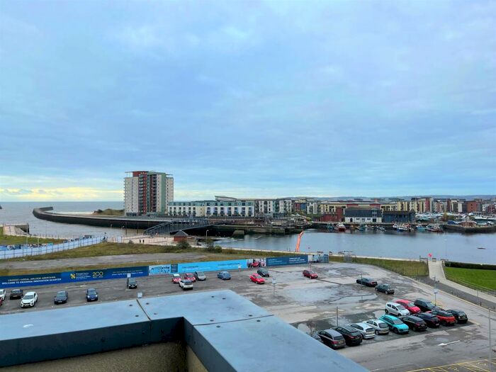 2 Bedroom Apartment To Rent In South Quay, Kings Road, Swansea, SA1