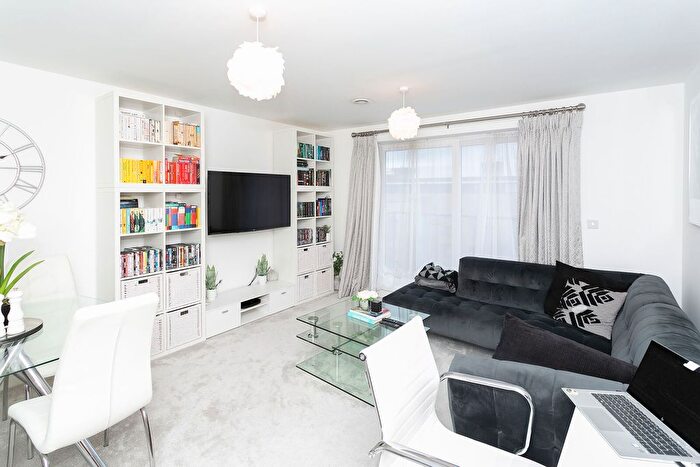 1 Bedroom Flat To Rent In Grover House, Embankment, Hemel Hempstead, HP3