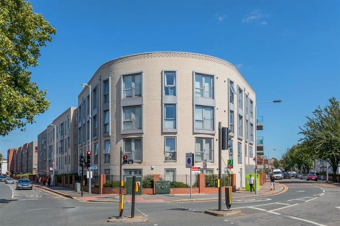 1 Bedroom Flat For Sale In Hainault Road, Leytonstone, E11