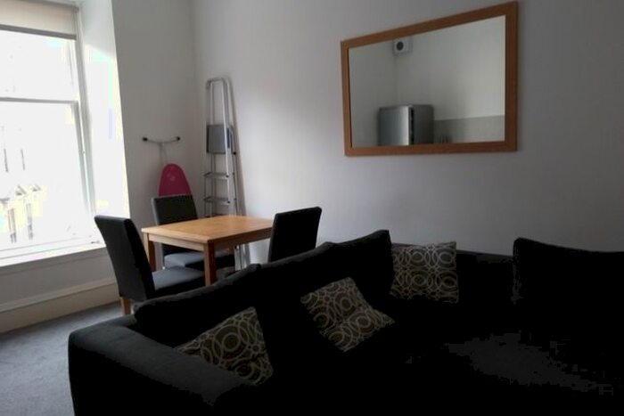 2 Bedroom Flat To Rent In Port Street, Stirling Town, Stirling, FK8