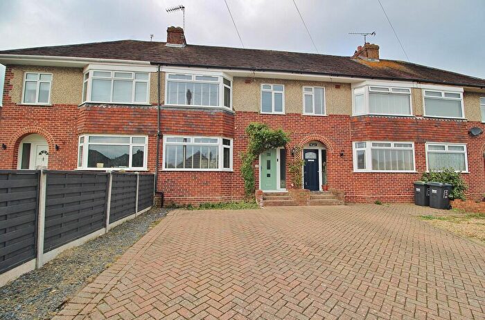 3 Bedroom Terraced House For Sale In Elmwood Avenue, Waterlooville, PO7