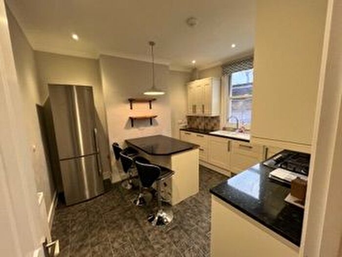 3 Bedroom Maisonette To Rent In Northcote Road, Battersea, London, SW11