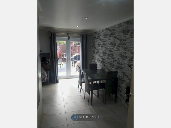 4 Bedroom Terraced House To Rent In Newton Grange, Hemsworth, WF9