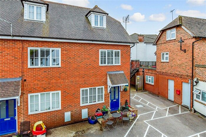 2 Bedroom Town House For Sale In High Street, Staplehurst, Tonbridge, Kent, TN12