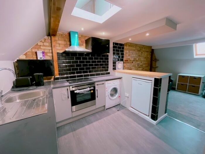 1 Bedroom Flat To Rent In Greenford Avenue, London, W7