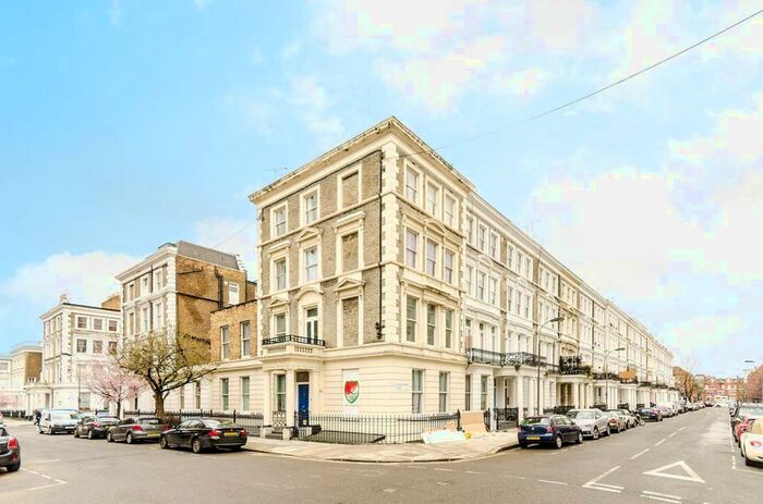 Studio To Rent In Barons Court, Barons Court, London, W14