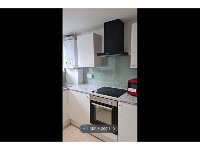 5 Bedroom Maisonette To Rent In Bletchley Court, London, N1