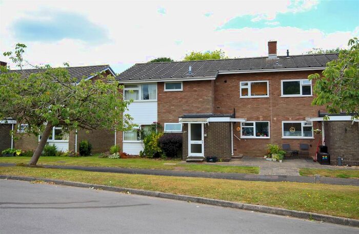 2 Bedroom Flat To Rent In Rowans Park, Lymington, SO41