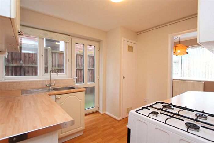 2 Bedroom Apartment To Rent In Chalkwell Park Drive, Leigh-on-Sea, Essex, SS9