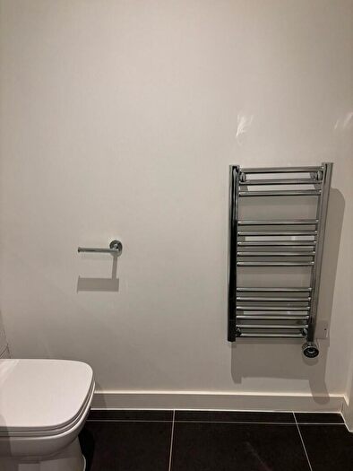 2 Bedroom Apartment To Rent In Apartment B, Wharf End, M17
