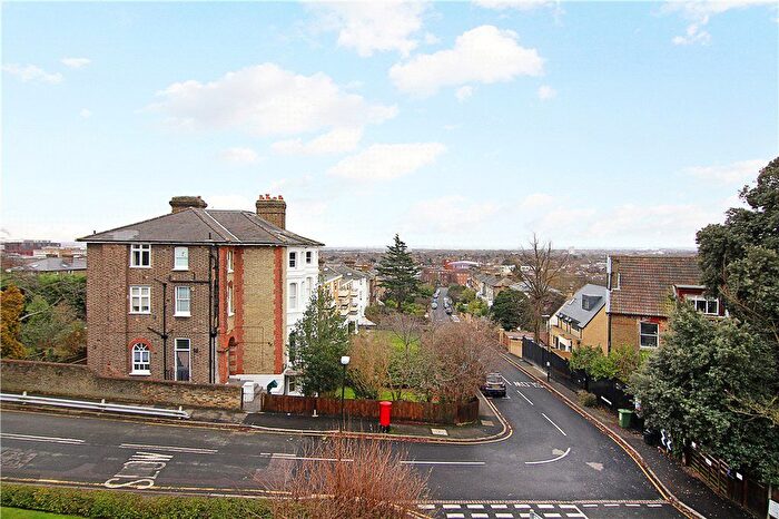 1 Bedroom Flat To Rent In Hillymead, Thornton Hill, SW19