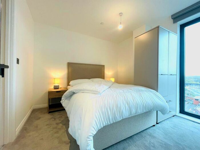 1 Bedroom Apartment To Rent In Springwell Gardens, Whitehall Road, Leeds, LS12