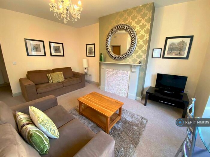 2 Bedroom Flat To Rent In Valley Drive, Harrogate, HG2