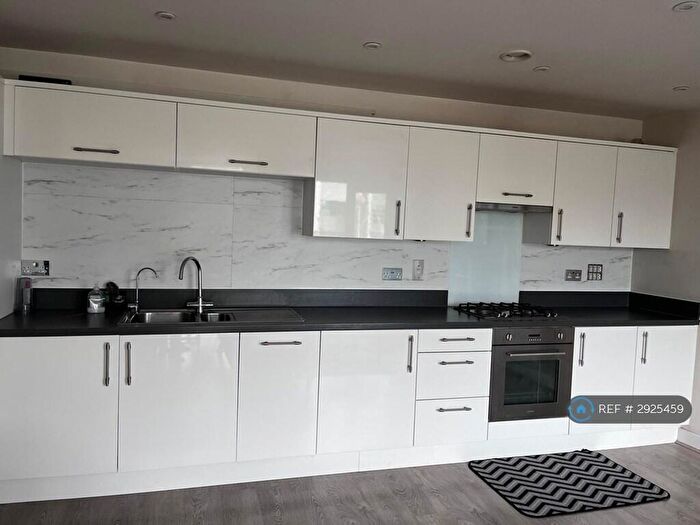 2 Bedroom Flat To Rent In Ruston Close, Reading, RG2