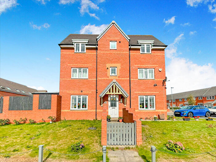 4 Bedroom Town House For Sale In Fergusson Walk, Morley, Leeds, LS27