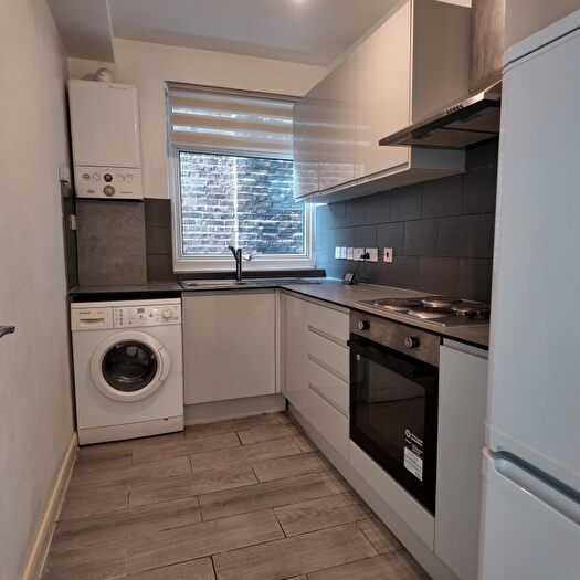1 Bedroom Flat To Rent In Burnt Ash Hill, London, SE12