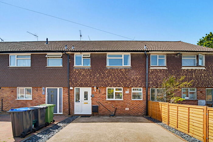 3 Bedroom Terraced House For Sale In Berrys Lane, Byfleet, KT14