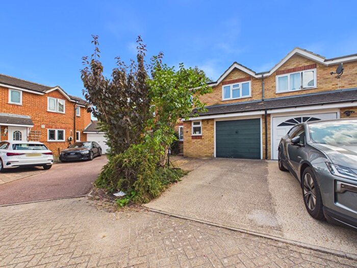4 Bedroom Terraced House For Sale In Redford Close, Feltham, Middlesex, TW13