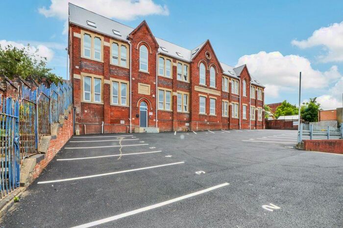 1 Bedroom Flat To Rent In William Street, Swindon, SN1