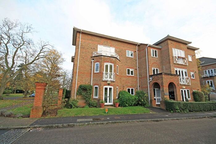 1 Bedroom Flat To Rent In Trematon Place, Teddington, TW11