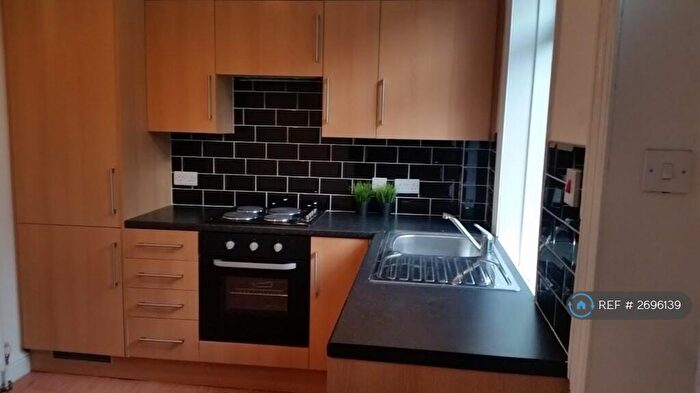 4 Bedroom Terraced House To Rent In Wakefield Road, Huddersfield, HD5