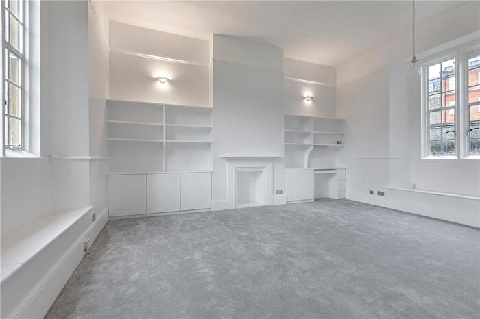 2 Bedroom Apartment To Rent In Charterhouse Square, London, EC1M