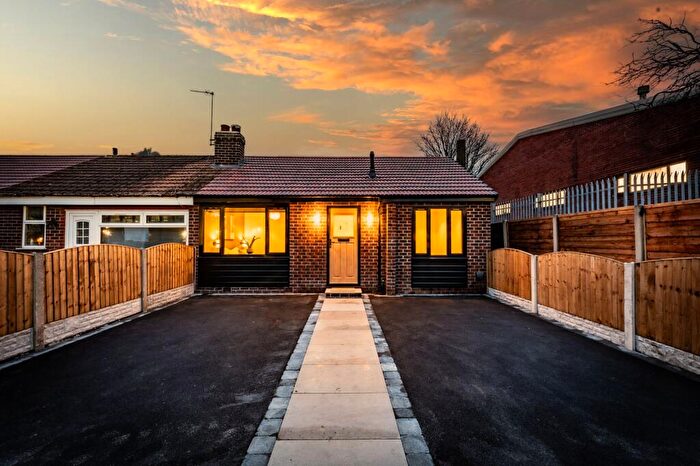 3 Bedroom Semi-Detached Bungalow For Sale In Cotswold Avenue, Chadderton, OL9