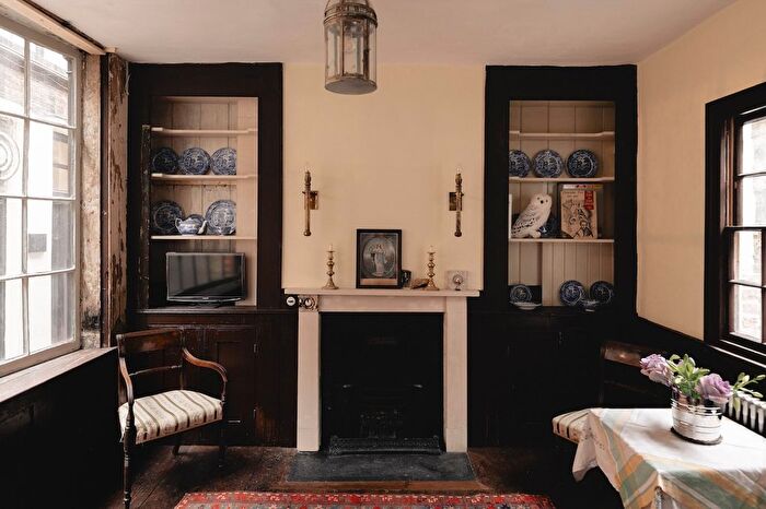 2 Bedroom Town House For Sale In Goodwin's Court, Covent Garden, London, WC2N