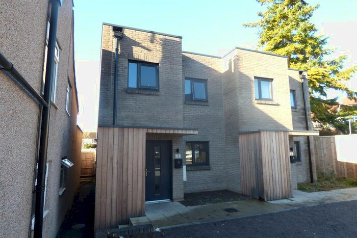 3 Bedroom Semi-Detached House To Rent In Kendall Road, Staple Hill, Bristol, BS16