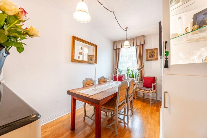 3 Bedroom Flat For Sale In Clarendon Road, Notting Hill, London, W11