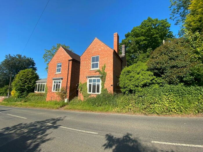 3 Bedroom Link Detached House To Rent In Quarry Bank, The Village, Hartlebury, Kidderminster, DY11