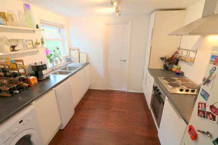 1 Bedroom Flat To Rent In Mosslea Road, Penge, London, SE20