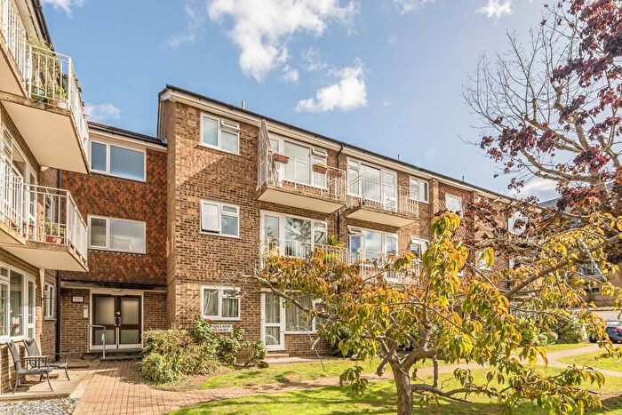 2 Bedroom Flat For Sale In Crescent Road, Kingston Upon Thames, KT2