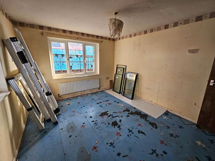1 Bedroom Flat For Sale In C Dells Close, Chingford, London, E4