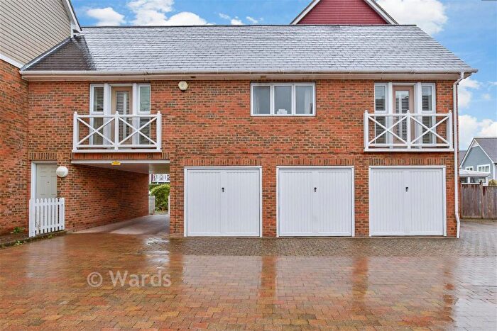 2 Bedroom Coach House For Sale In Alisander Close, Snodland, Kent, ME6