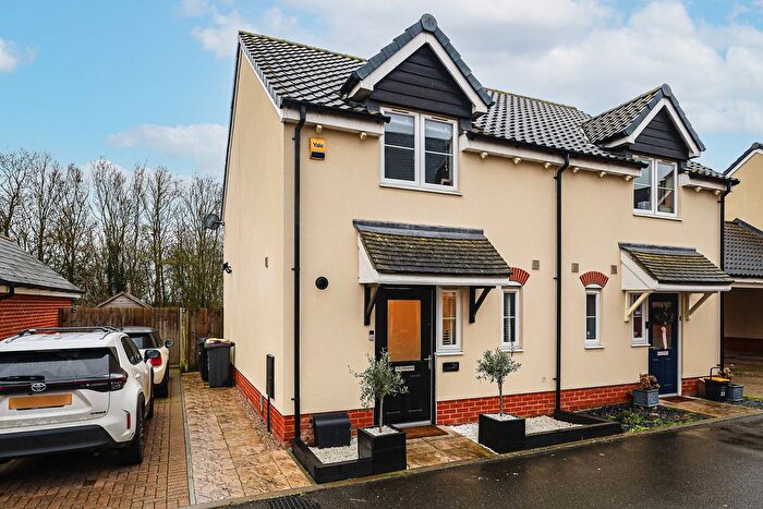 2 Bedroom Semi-Detached House For Sale In Kiln Way, Southend-On-Sea, SS3