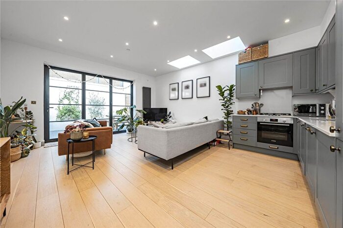 2 Bedroom Flat For Sale In West Hill, London, SW18