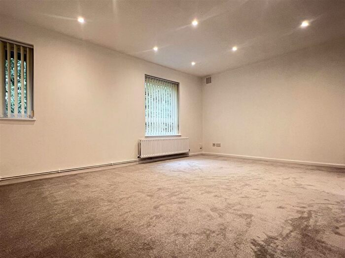 2 Bedroom Flat To Rent In Beechwoods Court, Crystal Palace Parade, London, SE19