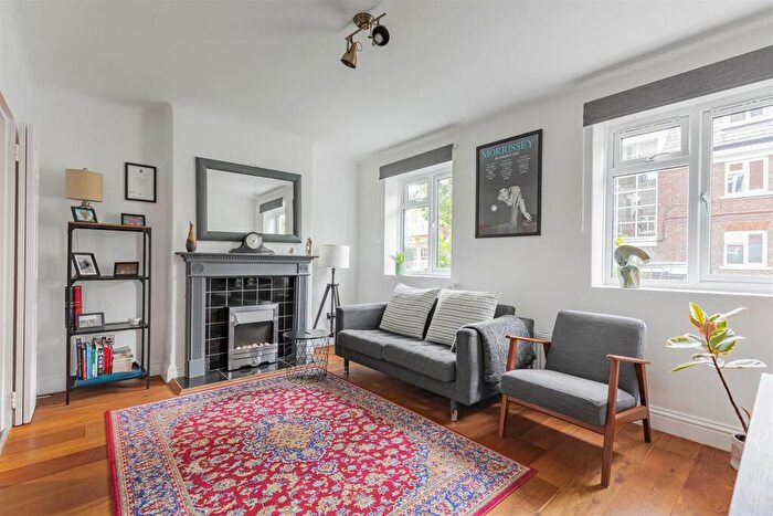 3 Bedroom Flat For Sale In Ripley House, Mortlake High Street, London, SW14