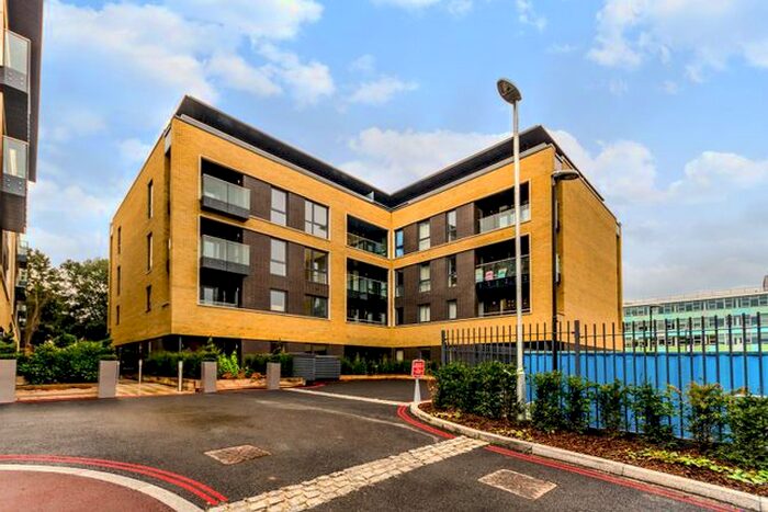 2 Bedroom Flat To Rent In Pipit Drive, Putney, London, SW15