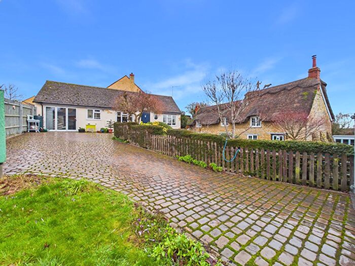 3 Bedroom Detached House For Sale In Grafton Road, Yardley Gobion, NN12