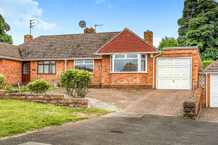 2 Bedroom Bungalow To Rent In Woodbank Road, Dudley, West Midlands, DY3