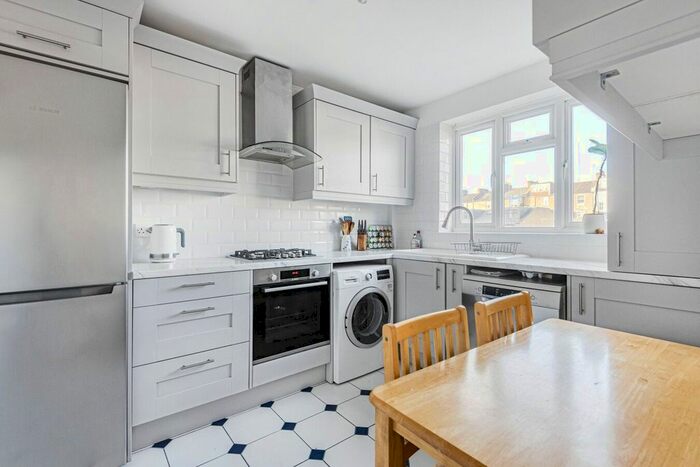 2 Bedroom Maisonette To Rent In Milton Grove, London, N16