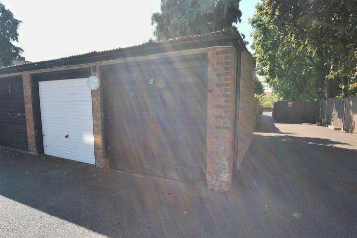 Parking/garage To Rent In Beech Lawns, London, N12