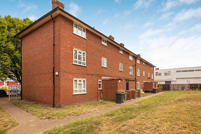 1 Bedroom Apartment For Sale In Brandram House, Beckenham, BR3
